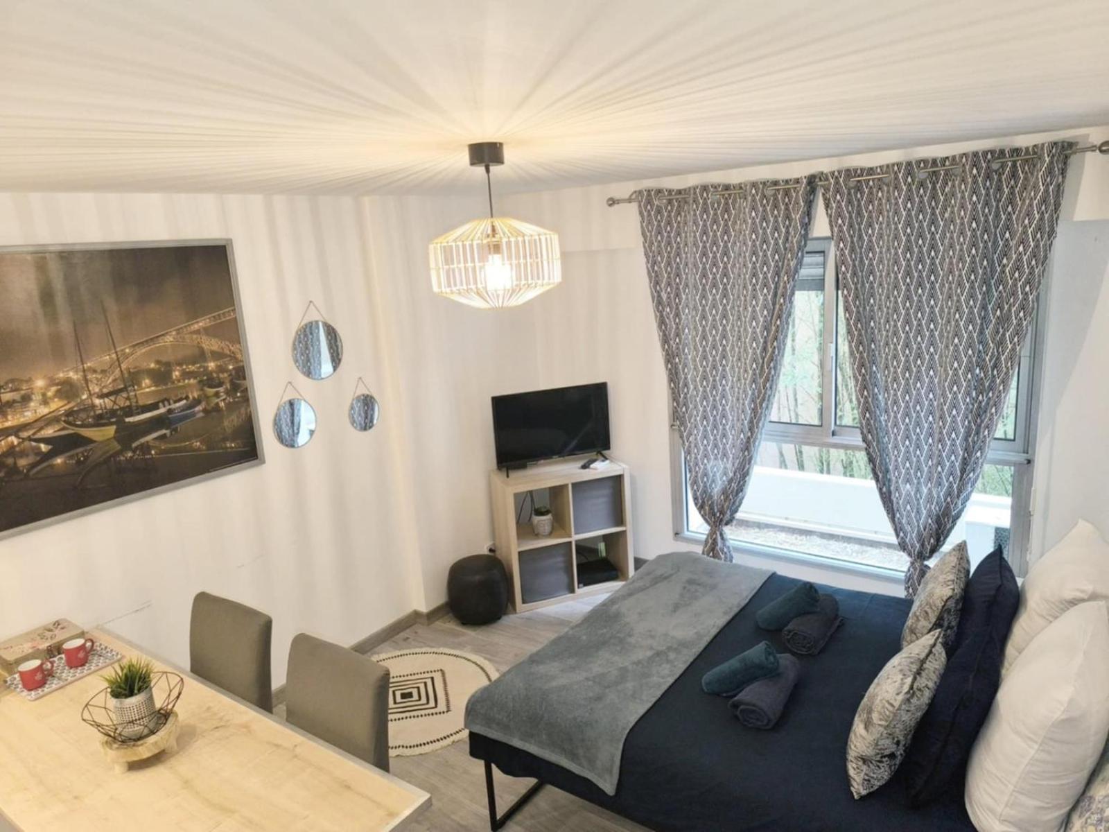 Cosy & Chill Avec Piscine Residentielle & Proche Centre Ville- Ideal Pour Couple Et Professionels Appartamento